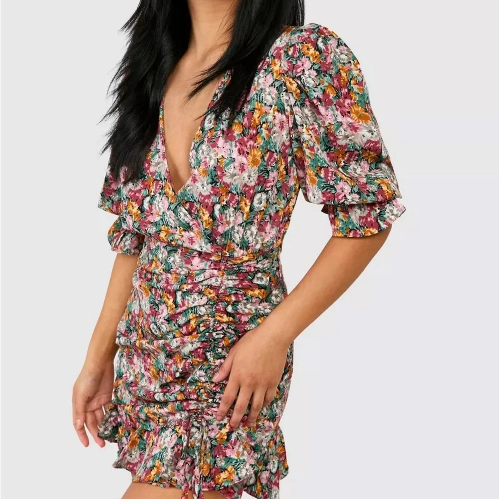 NWT boohoo Floral Mini Wrap Dress 6 - Picture 3 of 6